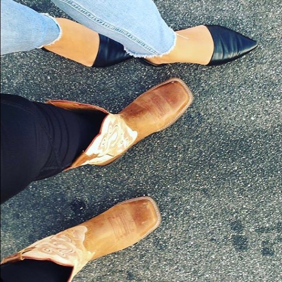 Meet your Posher, Wendy 😙 - Picture 3 of 3